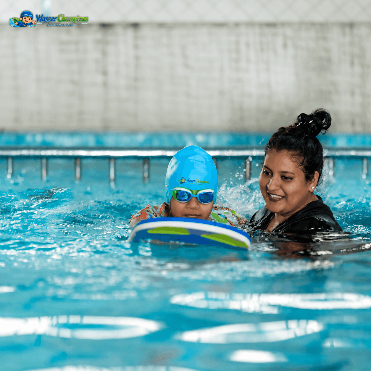 Kinderschwimmkurs mit klarer Gruppe